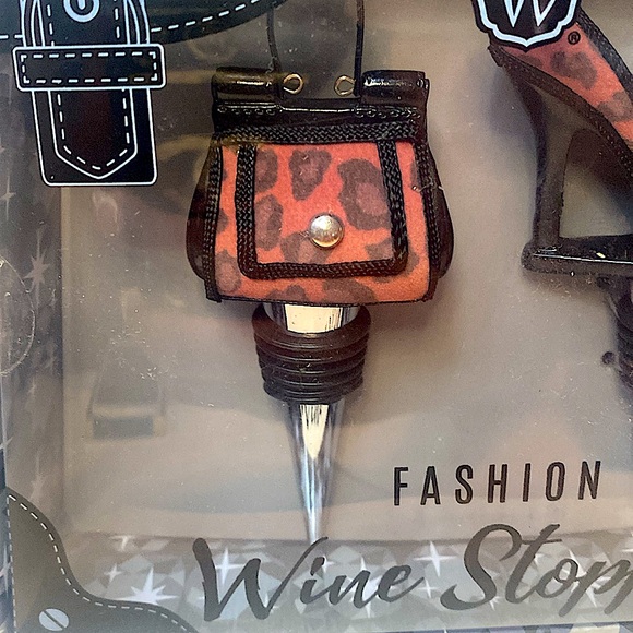 NEW WILD EYE DESIGN FASHION WINE STOPPERS 2 PIECE SET - Picture 2 of 5
